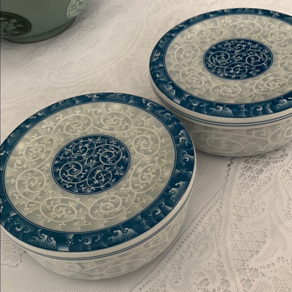 Seokchon Loko set of 2 porcelain bowls with lids